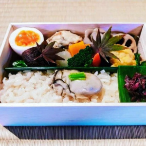 牡蠣の炊き込みご飯のお弁当