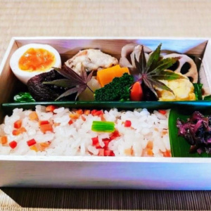 京人参の炊き込みご飯のお弁当